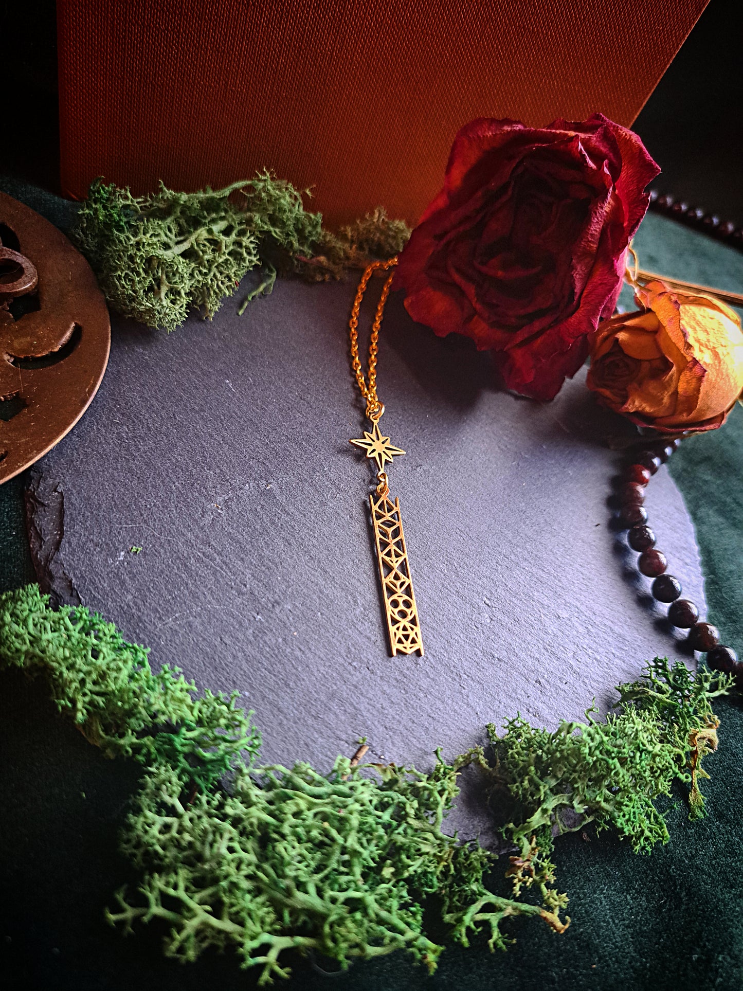 Dice Set Outline North Star Necklace